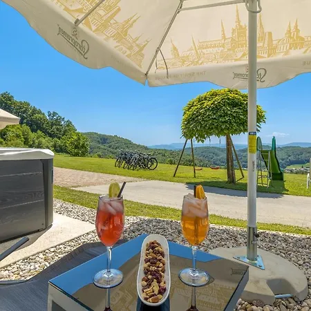 Pool & Whirlpool Art Villa *