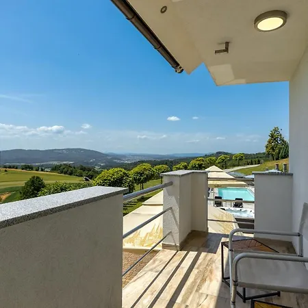 Pool & Whirlpool Art Villa