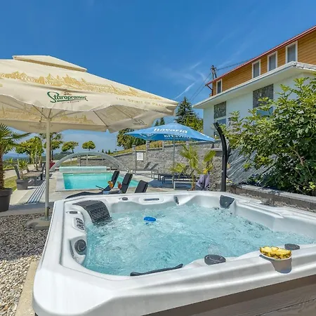 Villa Pool & Whirlpool Art Trebnje