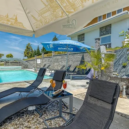 Villa Pool & Whirlpool Art