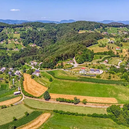 Pool & Whirlpool Art Villa