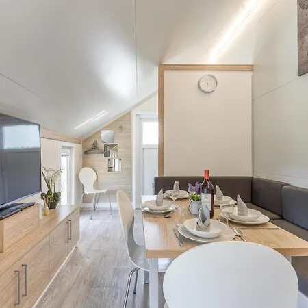 Villa Pool & Whirlpool Art