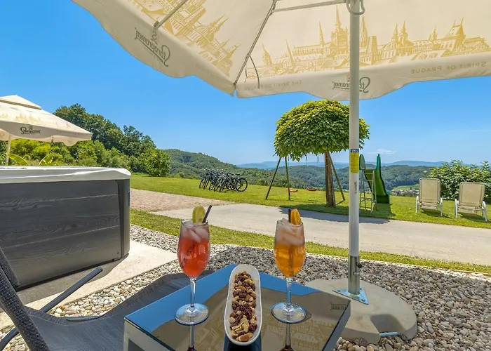 Pool & Whirlpool Art Villa *