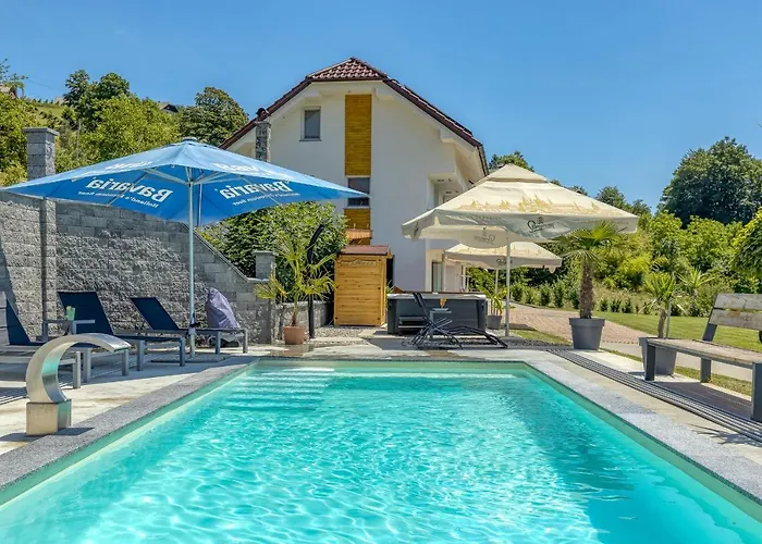 Pool & Whirlpool Art Villa