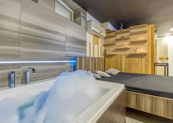 Villa Pool & Whirlpool Art Trebnje