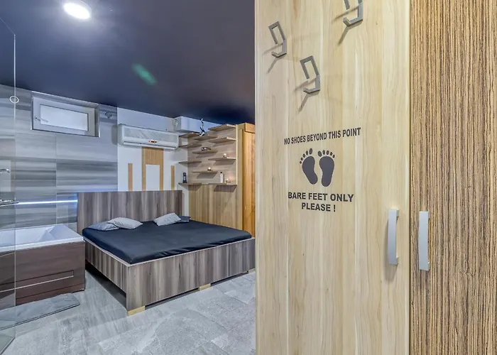 Pool & Whirlpool Art Villa