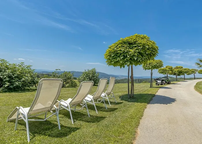 Pool & Whirlpool Art Villa