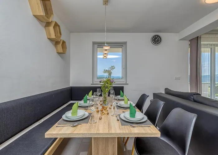 Pool & Whirlpool Art Villa