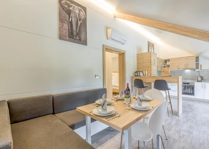 Pool & Whirlpool Art Villa *