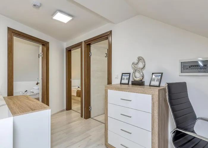 Villa Pool & Whirlpool Art *