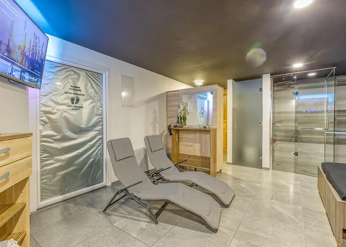 Villa Pool & Whirlpool Art *