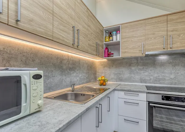 Villa Pool & Whirlpool Art