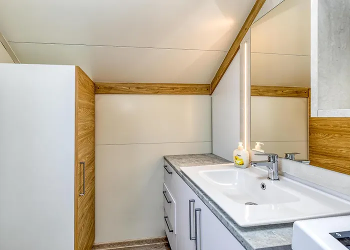 Villa Pool & Whirlpool Art Trebnje