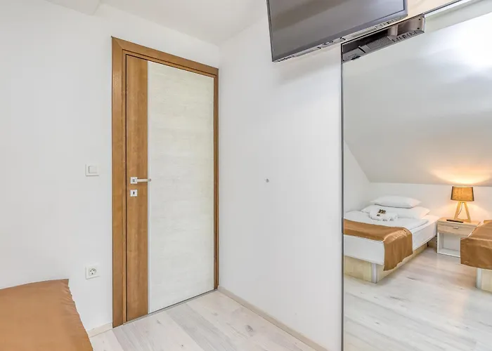 Pool & Whirlpool Art Villa