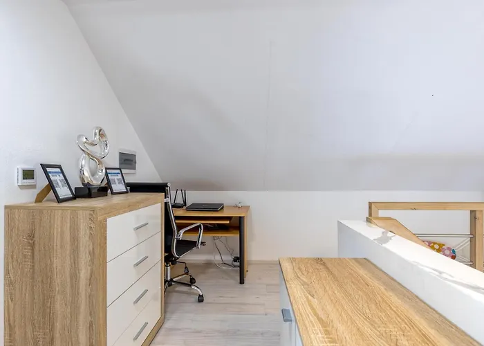 Villa Pool & Whirlpool Art *